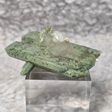 Load image into Gallery viewer, Green Phantom Quartz (Pakistan) – 巴基斯坦绿幽灵水晶
