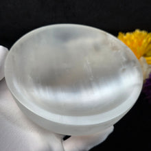 Load image into Gallery viewer, Good Grade Polished Selenite Bowl Display (11.5cm) – 优质透石膏抛光碗摆件
