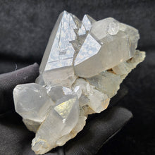 Load image into Gallery viewer, Specular Hematite in Quartz (Madagascar) – 马达加斯加镜铁矿共生白水晶矿标

