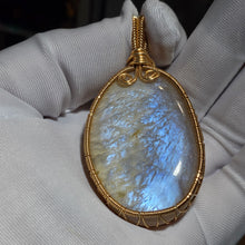 Load image into Gallery viewer, Blue Sheen Moonstone Wire Wrapped Pendant – 蓝光月光石绕线吊坠

