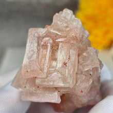 Load image into Gallery viewer, Pink Halite Specimen Display (California) – 加州粉红岩盐矿物标本摆件
