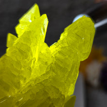 Load image into Gallery viewer, Laboratory-Grown Sulphur Crystal Cluster – 实验室培育硫磺晶簇
