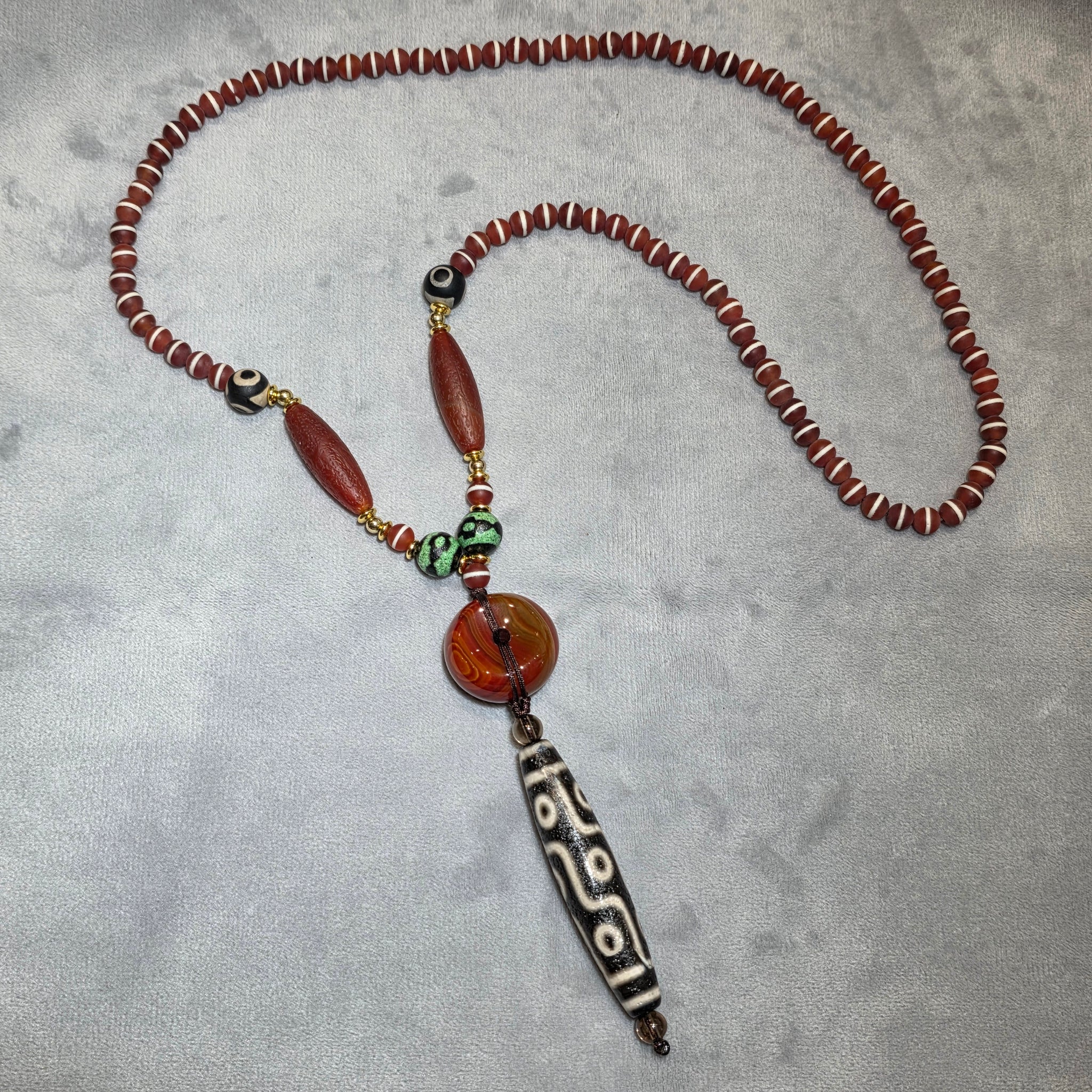 9-Eyed Dzi with Medicine Dzi Necklace – 九眼天珠药师天珠项链