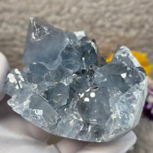 Load image into Gallery viewer, Top-Grade Celestite Specimen Display (Madagascar) – 顶级马达加斯加天青石标本摆件
