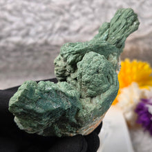 Load image into Gallery viewer, Green Heulandite on Stilbite (India) – 印度绿色片沸石共生辉沸石矿标

