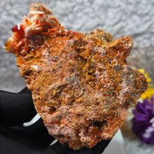 Load image into Gallery viewer, Vanadinite Mineral Specimen (Morocco) – 摩洛哥天然钒铅矿矿物标本

