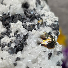 Load image into Gallery viewer, Chalcopyrite, Sphalerite &amp; Quartz Specimen – 黄铜矿闪锌矿共生石英矿物标本
