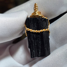 Load image into Gallery viewer, Raw Black Tourmaline Wire Wrapped Pendant – 巴西黑碧玺原石绕线吊坠
