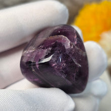 Load image into Gallery viewer, Polished Purple Lepidolite Tumbled Stone – 抛光紫锂云母随形石
