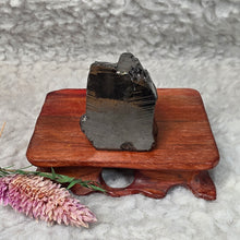 Load image into Gallery viewer, Raw Elite Shungite Specimen – 次石墨原石摆件
