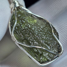 Load image into Gallery viewer, Moldavite Wire Wrapped Pendant – 天然捷克陨石绕线吊坠
