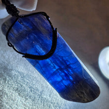 Load image into Gallery viewer, Raw Kyanite with Black Wire Wrapped Pendant – 黑色绕线天然蓝晶石原石吊坠
