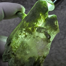 Load image into Gallery viewer, Green Phantom Quartz (Pakistan) – 巴基斯坦绿幽灵水晶
