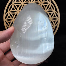 Load image into Gallery viewer, Polished Selenite Egg Shaped Display (11cm x 8cm) – 透石膏抛光蛋形摆件
