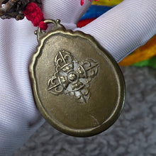 Load image into Gallery viewer, 9 Palace Bagua + Crossed Vajra Charm – 九宫八卦+十字降魔杵挂饰
