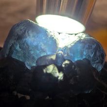 Load image into Gallery viewer, Blue Fluorite on Quartz Specimen (Inner Mongolia) – 内蒙古蓝萤石共生石英矿物标本
