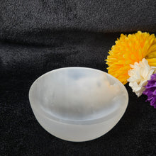 Load image into Gallery viewer, Good Grade Polished Selenite Bowl Display (11.5cm) – 优质透石膏抛光碗摆件
