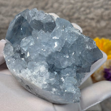 Load image into Gallery viewer, Top-Grade Celestite Specimen Display (Madagascar) – 顶级马达加斯加天青石标本摆件
