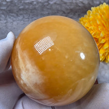 Load image into Gallery viewer, Yellow Jade Sphere – 黄玉圆球摆件
