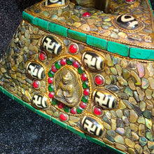 Load image into Gallery viewer, Tibetan Crossed Vajra (Dorje) with Medicine Buddha Display – 十字金刚杵药师佛摆件
