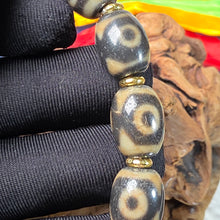Load image into Gallery viewer, Tibetan 3 Eyed Agate Dzi Bracelet – 西藏三眼玛瑙天珠手链
