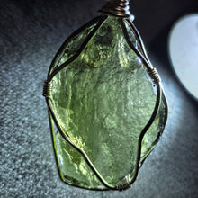Load image into Gallery viewer, Moldavite Wire Wrapped Pendant – 天然捷克陨石绕线吊坠
