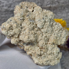 Load image into Gallery viewer, Quartz with Dolomite &amp; Pyrite (Jiangxi, China) – 江西天然石英白云石黄铁矿标本
