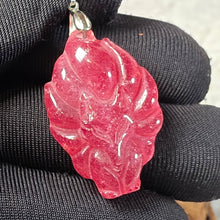 Load image into Gallery viewer, Strawberry Quartz 9-Tailed Fox Pendant – 草莓晶九尾狐
