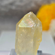 Load image into Gallery viewer, Iridescent Golden Healer Quartz Display (Uri, Switzerland) – 瑞士乌里彩虹金疗愈水晶摆件

