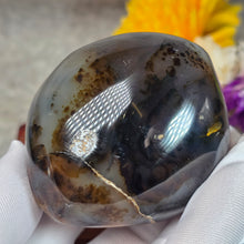 Load image into Gallery viewer, Dendritic Agate Palm Stone – 树枝玛瑙掌心石
