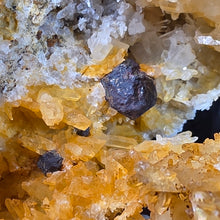 Load image into Gallery viewer, Golden Healer Quartz Cluster Display – 黄金治癒者水晶簇摆件

