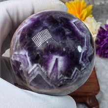Load image into Gallery viewer, Chevron Amethyst Sphere – 梦幻紫水晶圆球摆件
