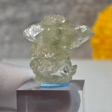 Load image into Gallery viewer, Gemmy Green Apophyllite Specimen Display – 宝石级绿色鱼眼石标本摆件
