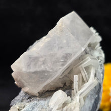 Load image into Gallery viewer, Calcite Display – Hunan, China | 湖南方解石矿物摆件
