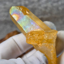 Load image into Gallery viewer, Iridescent Golden Healer Lemurian Seed (Colombia) – 哥伦比亚天然彩虹黄金疗愈师雷姆利亚种子水晶
