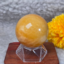 Load image into Gallery viewer, Yellow Jade Sphere – 黄玉圆球摆件
