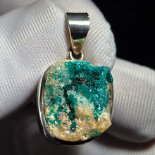 Load image into Gallery viewer, Raw Dioptase Pendant (Congo) – 刚性翠铜矿原石吊坠
