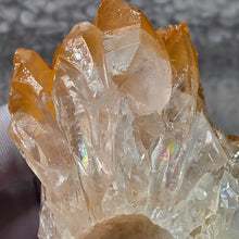 Load image into Gallery viewer, Clear Dogtooth Calcite with Brown Calcite (Secondary Growth) Specimen – 透明犬牙方解石伴褐色次生方解石标本
