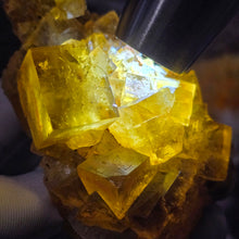 Load image into Gallery viewer, Yellow Fluorite Mineral Specimen (Morocco) – 摩洛哥天然黄色萤石矿物标本
