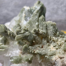 Load image into Gallery viewer, Green Phantom Quartz Cluster (Pakistan) – 巴基斯坦绿幽灵水晶簇
