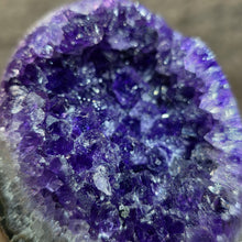Load image into Gallery viewer, Good Grade Amethyst Slab Display (Uruguay) – 优质乌拉圭紫水晶切片摆件
