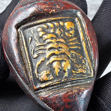 Load image into Gallery viewer, Tibetan Niangla Chaca Pendant/Display – 娘拉檫檫
