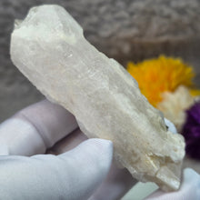 Load image into Gallery viewer, Danburite Specimen (Mexico) – 墨西哥丹布莱石标本
