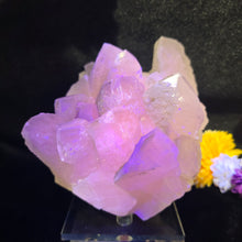 Load image into Gallery viewer, UV Fluorescent Calcite Display (Guizhou, China) – 中国贵州紫外荧光方解石摆件
