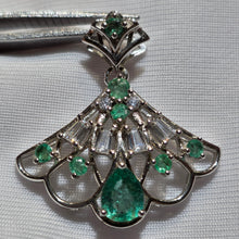 Load image into Gallery viewer, Fan-Shaped Emerald Pendant – 扇形祖母绿吊坠
