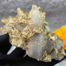 Load image into Gallery viewer, Quartz with Calcite &amp; Actinolite Cluster (Madan Ore Field, Smolyan Province, Bulgaria) – 保加利亚马丹矿区石英方解石阳起石共生晶簇

