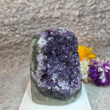 Load image into Gallery viewer, Good Grade Amethyst Slab Display (Uruguay) – 优质乌拉圭紫水晶切片摆件
