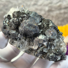 Load image into Gallery viewer, Galena on Quartz Mineral Specimen (Peru) – 秘鲁方铅矿共生石英天然矿物标本

