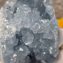 Load image into Gallery viewer, Top-Grade Celestite Specimen Display (Madagascar) – 顶级马达加斯加天青石标本摆件
