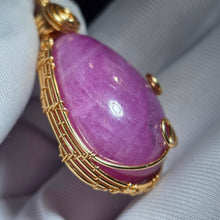 Load image into Gallery viewer, Ruby Wire Wrapped Pendant – 红宝石手工绕线吊坠
